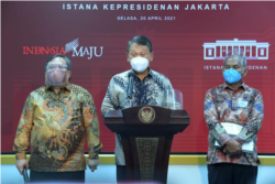 Menteri ESDM Arifin Tasrif (tengah) dalam telekonferensi pers di Kantor Presiden, Jakarta, Selasa (20/4) menargetkan pemerintah akan stop impor BBM pada 2030. (Foto: Courtesy/Biro Setpres)