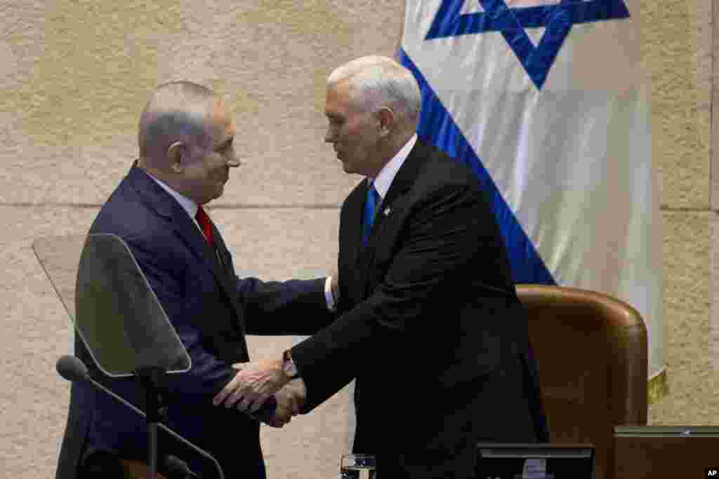 Mataimakin shugaban kasar Amurka Mike Pence a majalisar dokskin kasar Isra&#39;ila inda ya gana da &#39;yan majalisar, da kuma Firayim Ministan Isra&#39;ila Benjamin Netanyahu a Jerusalem, ranar Litinin 22 ga watan Janairu, 2018