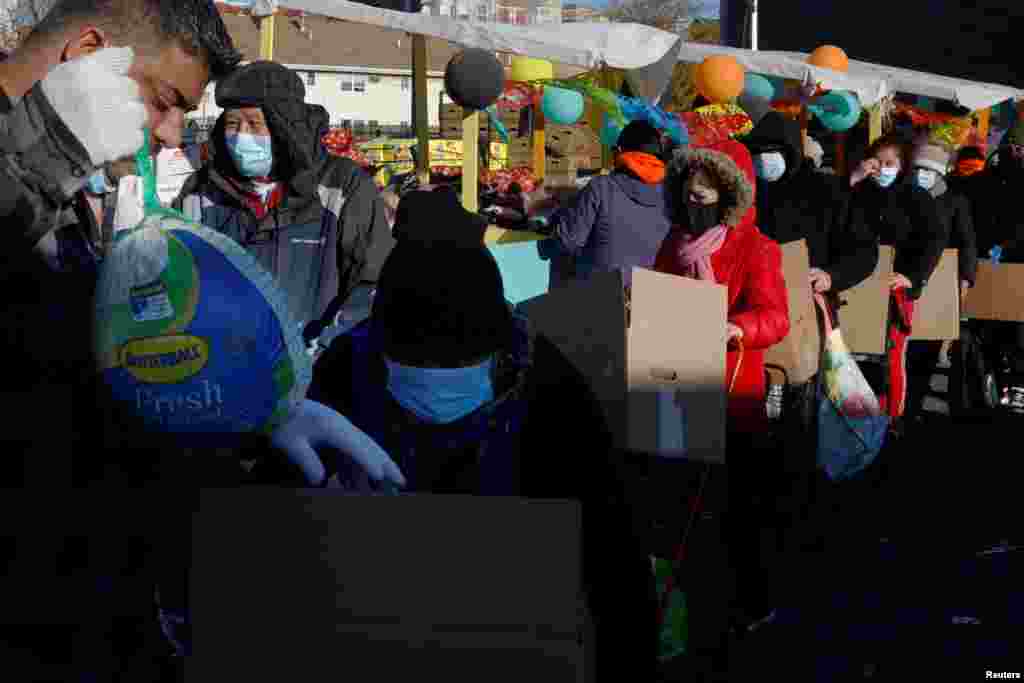 Massaçusets ştatının Çelsi şəhərində Şükran bayramı ərəfəsində 3500 nəfərə pulsuz yemək paylanır 