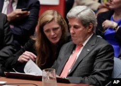 U.S. Secretary of State John Kerry, right, talks with U.S. Ambassador to the U.N. Samantha Power during a Security Council meeting, Sept. 21, 2016, at U.N. headquarters.