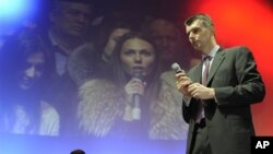 Russian billionaire and presidential candidate Mikhail Prokhorov meets with young voters in the Siberian city of Novosibirsk, Jan. 27, 2012.