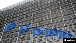 Zastave EU ispred zgrade Evropske komisije