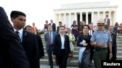 Myanmar's State Counselor Aung San Suu Kyi (2nd R) is guided by U.S. National Park Service Ranger Heath Mitchell (R) as she visits the Lincoln Memorial in Washington, Sept. 14, 2016.