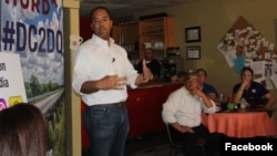U.S. Congressman Will Hurd talks to constituents at a cafe in Presidio, Texas, August 7, 2017.
