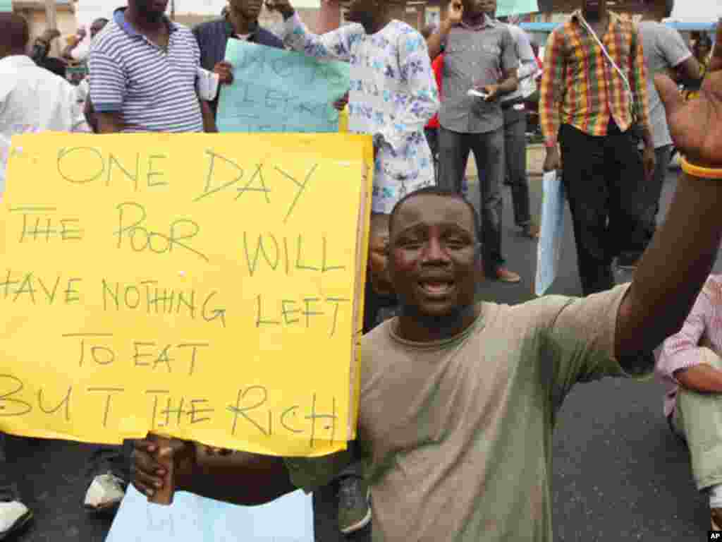 A man protests on a major road during a fuel subsidy protest in Lagos, January 3, 2012. (AP)