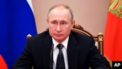 La nueva ley promulgada por Vladimir Putin le daría al mandatario ruso la posibilidad de una extensión en el poder por 12 años más.