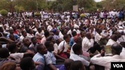 Une manifestation à Lilongwe, Malawi, le 6 décembre 2016. (L. Masina/VOA)