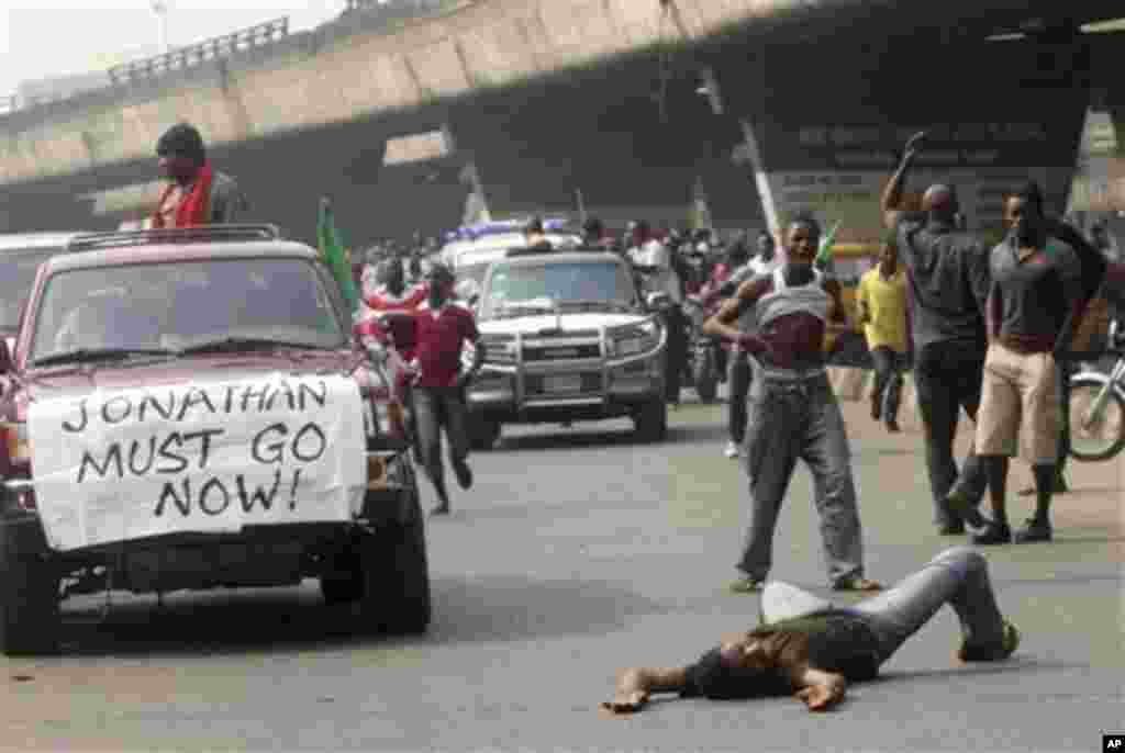 Angry youths protest on the streets following the removal of a fuel subsidy by the government, in Lagos, Nigeria, Thursday, Jan. 12, 2012. A union representing 20,000 oil and gas workers in Nigeria threatened Thursday it would shut down all production st