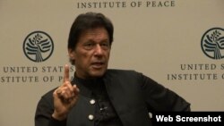 D'après Imran Khan, les talibans l'ont contacté parce qu'il a "toujours maintenu qu'il n'y avait pas de solution militaire" à la guerre en Afghanistan