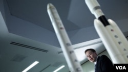 Elon Musk, presidente de Space X ofrece en Washington algunos detalles del cohete Falcon Heavy.