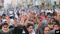 Protesters shout slogans asking for the release of prisoners they say are held without trial, in Saudi Arabia's eastern Gulf coast town of Qatif, March 11, 2011