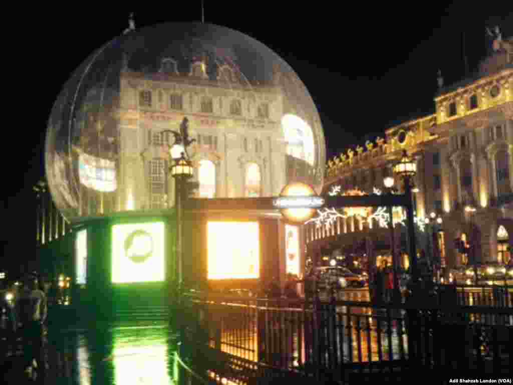 Xmas Piccadilly circus