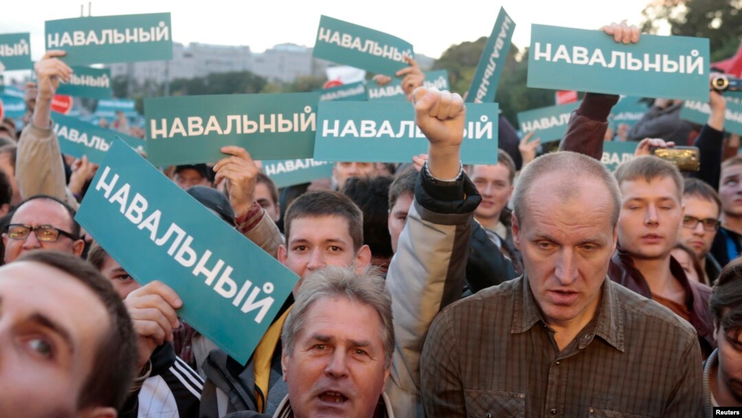Para pendukung pemimpin oposisi Rusia, Alexei Navalny memprotes hasil pemilu walikota Moskow (9/9).