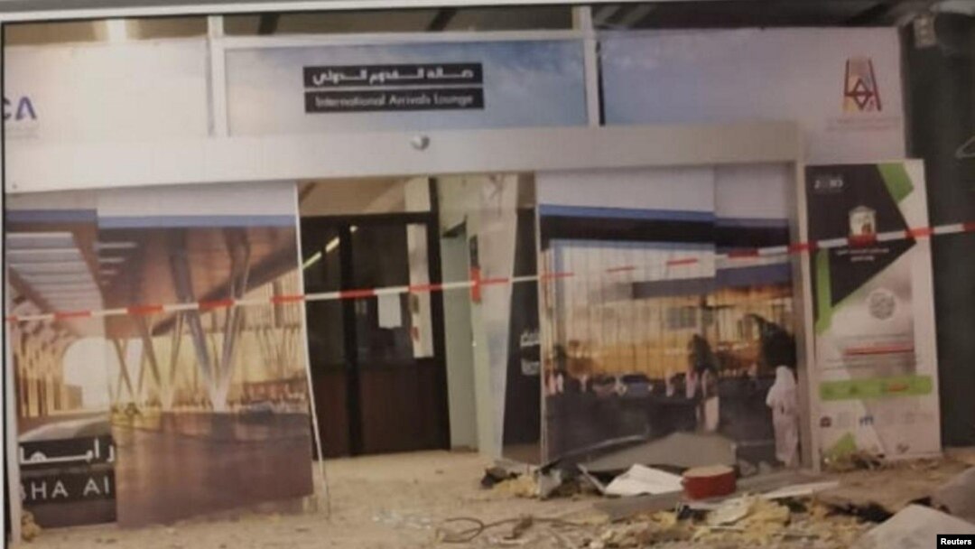 Kerusakan Bandara Abha di Arab Saudi setelah diserang oleh kelompok militant Houthi dari Yaman, di Abha, Arab Saudi, 12 Juni 2019.

