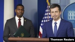 El secretario de Transporte de Estados Unidos, Pete Buttigieg,urgió el domingo 30 de mayo de 2021 declaró el domingo que se está agotando el tiempo para llegar a un acuerdo bipartidista sobre gastos de infraestructura. [Archivo]