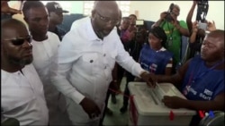 George Weah, candidat à la présidentielle, a voté au Liberia (vidéo)