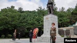 2026년 7월 26일, 한국전쟁 정전협정 73주년을 앞두고 평안남도 회창군의 중국인민지원군 열사능을 방문한 김정은 북한 국무위원장.