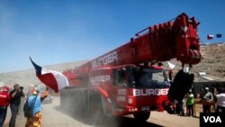 La gigantesca maquinaria fue operada por especialistas como los cuatro estadounidenses que viajaron desde Afganistán a Chile para participar del rescate.