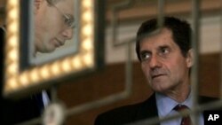 미국 국가정보국 국가정보국 산하 국가비확산센터(NCPC) 전직 소장였던 조셉 디트라니(오른쪽). 