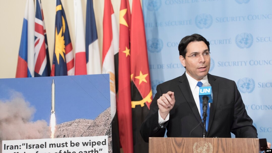 Duta Besar Israel di PBB, Danny Danon saat memberi keterangan kepada media seusai rapat dengan Dewan Keamanan PBB di New York, 4 Maret 2016 (Foto: dok).