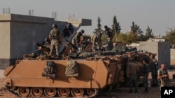 Soldados turcos en una expedición militar hacia la frontera de siria en la provincicia de Sanliurfa, Turquía, octubre 14 de 2019. AP.