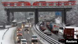 Suasana lalu lintas di kota Bochum, Jerman (foto: ilustrasi). Jerman hari Rabu (25/1) menyetujui rencana memberlakukan tarif tol bagi mobil. 