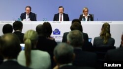 European Central Bank (ECB) President Mario Draghi addresses a news conference at the ECB headquarters in Frankfurt, Germany, Jan. 19, 2017. 