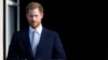 Pangeran Harry menghadiri acara rugby di taman Istana Buckingham di London, Inggris,16 Januari 2020. (Foto: REUTERS/Toby Melville)