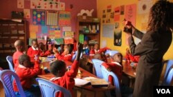 A teacher at the Kibera School for Girls teaches students about shapes in Nairobi, Kenya, March 19, 2013. (J. Craig/VOA)