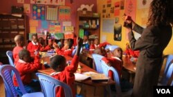 A teacher at the Kibera School for Girls teaches students about shapes in Nairobi, Kenya, March 19, 2013. (J. Craig/VOA)