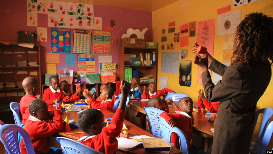A teacher at the Kibera School for Girls teaches students about shapes in Nairobi, Kenya, March 19, 2013. (J. Craig/VOA)