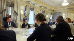 Глава Пентагона Ллойд Остин на переговорах с президентом Украины Владимиром Зеленским в Киеве, 19 октября 2021 года