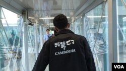 FILE: A Cambodian worker arrives in Seoul, South Korea. (Poch Reasey/VOA Khmer)