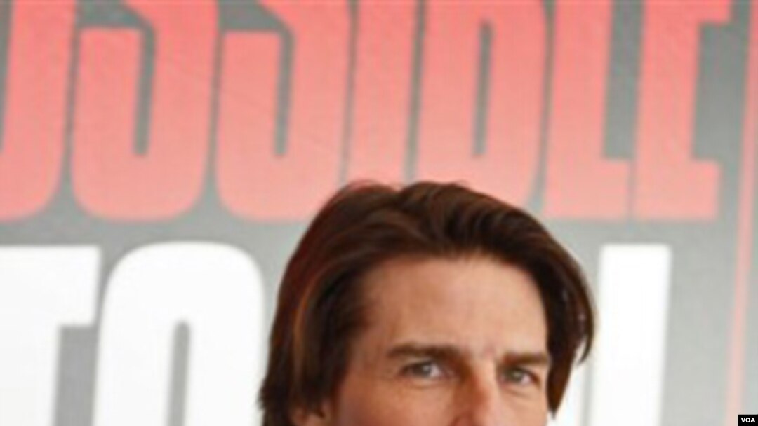 Tom Cruise pada sebuah konferensi pers di Dubai, mengumumkan pengambilan gambar filmnya, 'Mission: Impossible Ghost Control,' Oktober lalu.