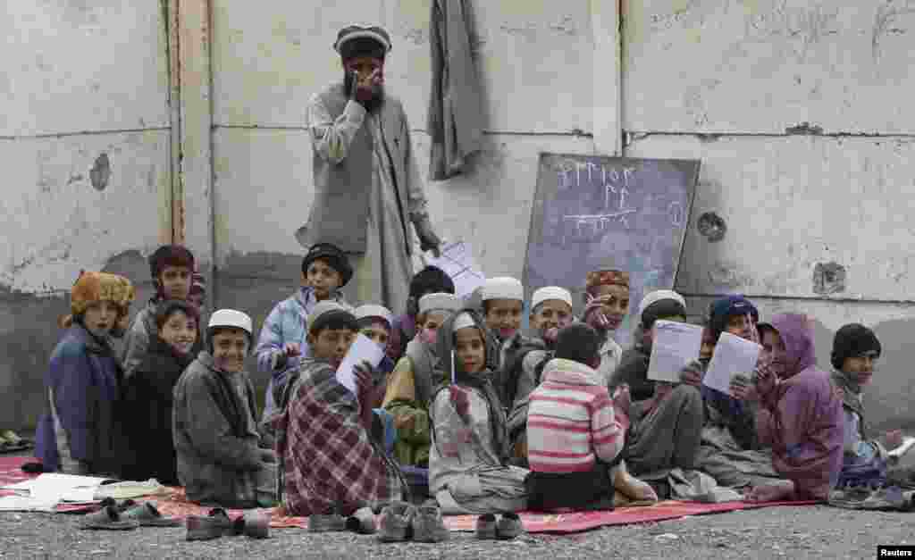 افغانستان میں شرح خواندگی 28٫1 فیصد ہے