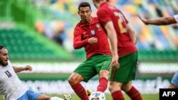 Le joueur du Portugal Cristiano Ronaldo, s’entraîne au stade de Lisbonne, le 9 juin 2021.