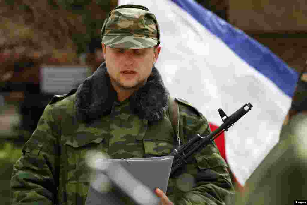 A member of a pro-Russian self defence unit swears an oath to the pro-Russia Crimea regional government in Simferopol, March 13, 2014.
