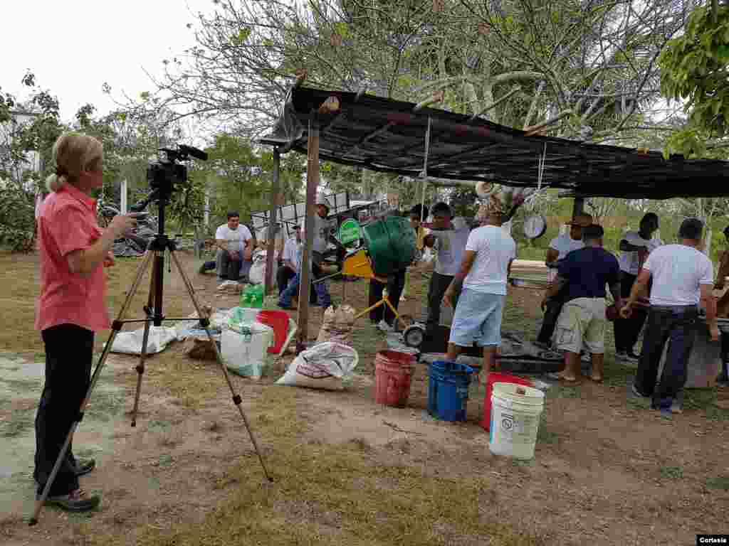 En el Cader el Caoba, agricultores y ganaderos reciben capacitación sobre métodos sostenibles que les permitan convivir exitosamente con los jaguares de la región. [Foto: Cortesía, WSC].
