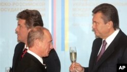 Владимир Путин и Виктор Янукович. Архивное фото.