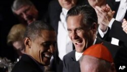 Başkan Obama ve Mitt Romney şakalaşırken