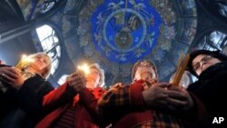 Православните христијани го слават Божиќ