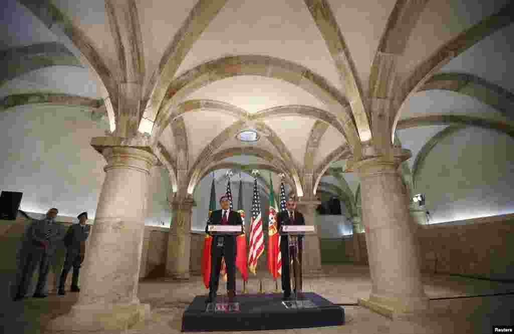 U.S. Defense Secretary Leon Panetta (L), accompanied by Portugal&#39;s Defence Minister Jose Pedro Aguiar-Branco, attends to a news conference at Sao Juliao fortress, on the outskirts of Lisbon, Portugal. 