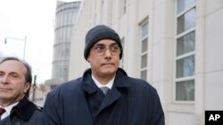 Manuel Burga quitte la Court fédérale de Brooklyn, New York le 26 Décembre 2017. (AP Photo/Seth Wenig)