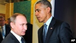 Russian President Vladimir Putin, left, and President Barack Obama shake hands at the COP21 U.N. Conference on Climate Change in Paris, Nov. 30, 2015.