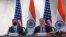 Bộ trưởng Quốc phòng Mỹ Mark Esper (trái) và Ngoại trưởng Pompeo đang công du châu Á (ảnh chụp ở New Delhi, Ấn Độ, 27/10/2020)
