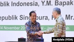 Presiden Joko Widodo dengan Perdana Menteri Singapura Lee Hsien Loong meresmikan Kawasan Industri Kendal Jawa Tengah, 14 November 2016 (Foto: VOA/Andylala)