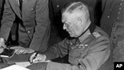 Wilhelm Keitel potpisuje kapitulaciju Njemačke, 8. svibnja 1945.