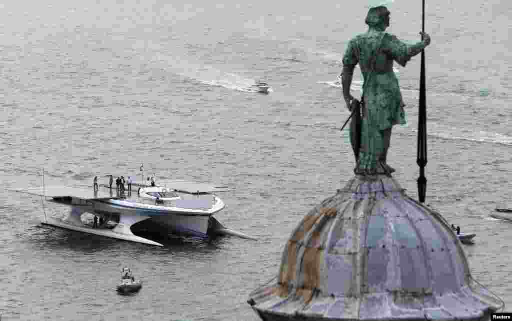 Dünyada günəş batareyaları ilə üzən ən böyük qayıq İtaliyanın Venesiya sularında &nbsp;