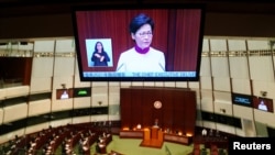 香港特首林郑月娥2021年10月6日在立法会宣读施政报告（路透社）