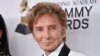 ¿Podría ser magia? Barry Manilow es homenajeado en Manchester